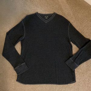 Men’s V-neck longsleeve